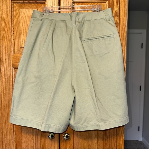 Casual Corner Lady’s Green Shorts 100% cotton size 4 made in Hong Kong - Picture 2 of 8
